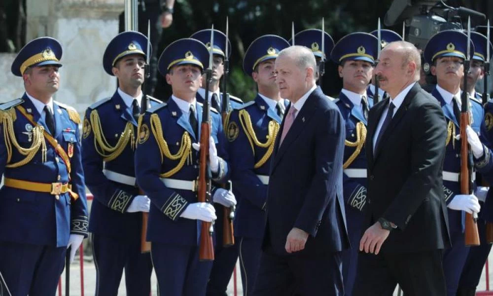 Τουρκικό «φέσι» στο Αζερμπαϊτζάν – Απειλή για τις φιλοδοξίες της Ρωσίας στον Καύκασο τα πάρε-δώσε Ερντογάν-Αλίεφ